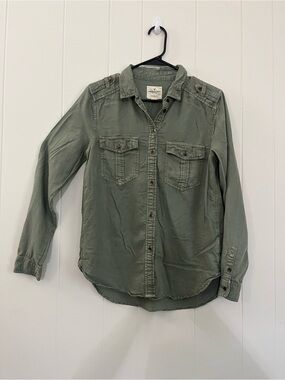 American Eagle Outfitters Light Olive Green Button up